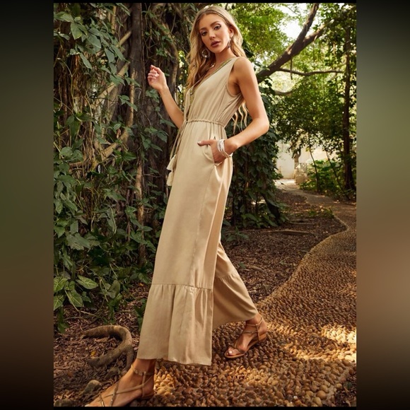 #134 NWT Super Cute & Super comfy Jumpsuit adjustable waist tie - Picture 2 of 2